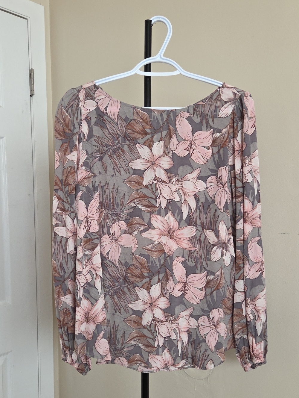 RW&CO. Pink Floral Long Sleeve Top on Gray